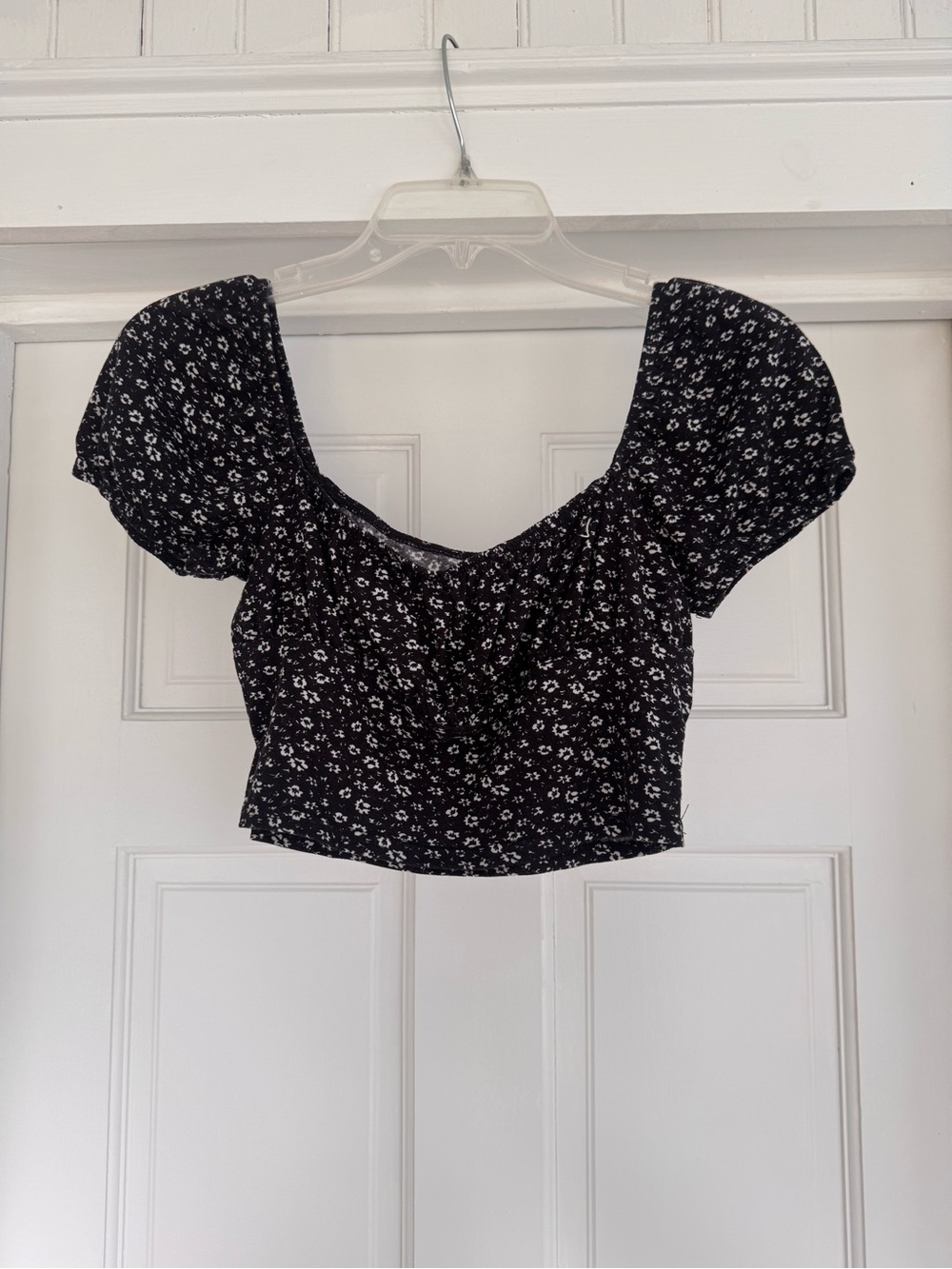 Black Floral Puff Sleeve Crop Top